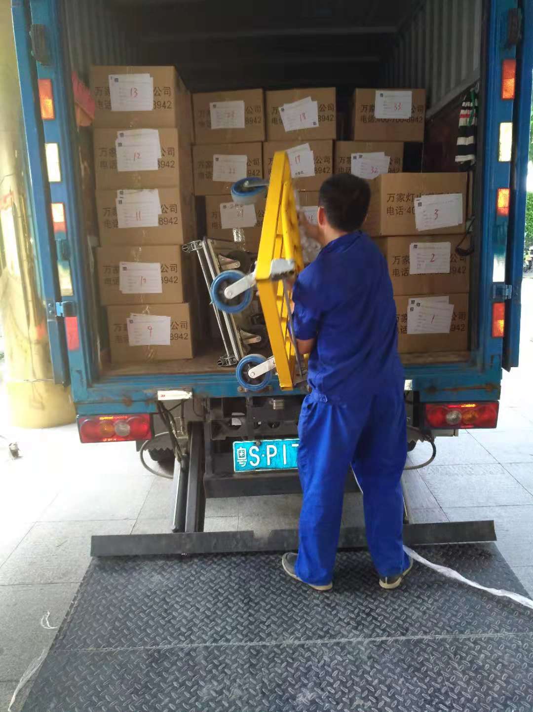  在深圳搬家怎么办，钱柜娱乐搬家公司告诉你！